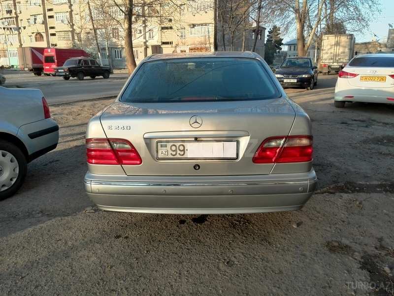 Mercedes E 240 2001, 142,000 km - 2.6 l - Bakı