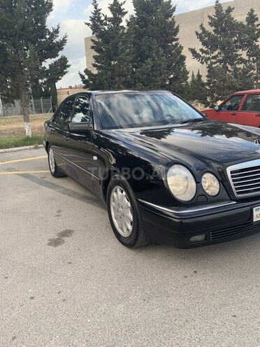 Mercedes E 220 1998, 267,000 km - 2.2 l - Sumqayıt