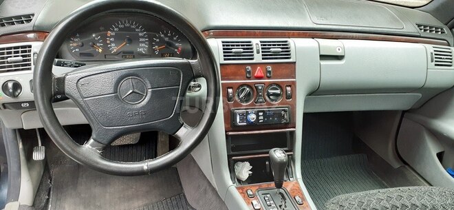 Mercedes E 230 1997, 345,000 km - 2.3 l - Bakı