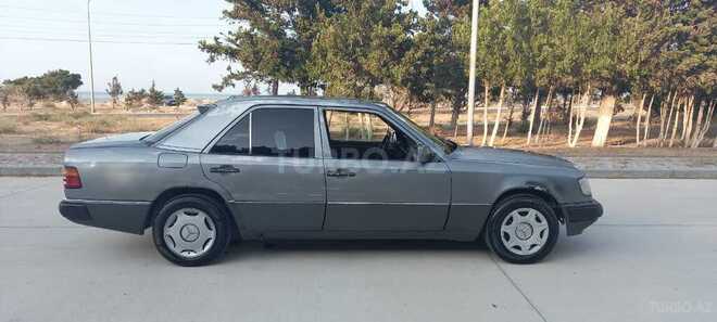 Mercedes E 230 1992, 421,000 km - 2.3 l - Sumqayıt