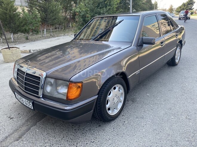 Mercedes E 230 1993, 260,000 km - 2.3 l - Sumqayıt
