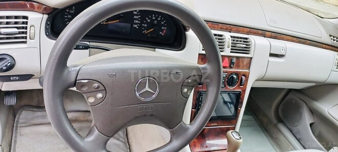 Mercedes E 240 2000, 190,000 km - 2.4 l - Bakı