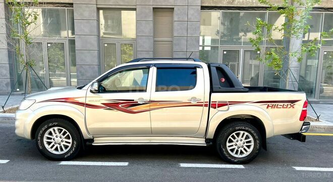 Toyota Hilux 2013, 214,000 km - 3.0 l - Bakı