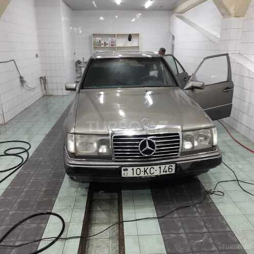 Mercedes E 260 1986, 200,000 km - 2.6 l - Bakı