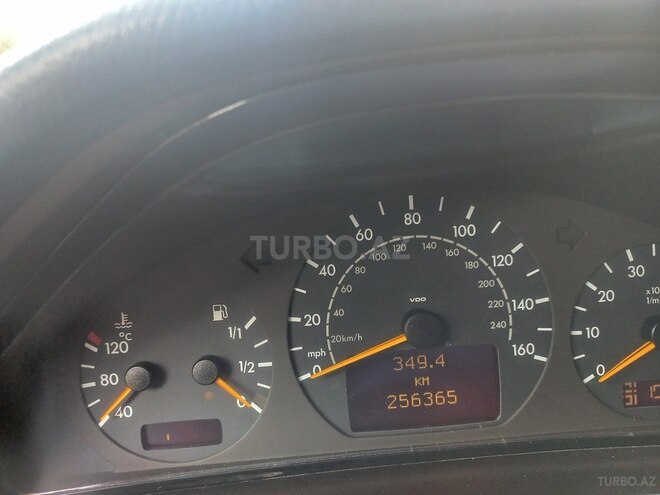 Mercedes E 260 2000, 256,400 km - 2.6 l - Bakı