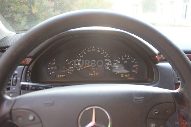 Mercedes E 240 1999, 395,000 km - 2.4 l - Bakı