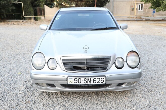 Mercedes E 200 2001, 235,000 km - 2.2 l - Bakı