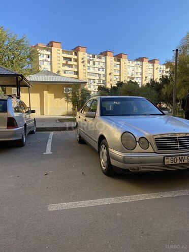 Mercedes E 240 1998, 283,000 km - 2.4 l - Bakı