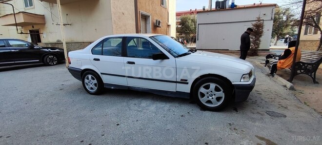 BMW 316 1994, 272,459 km - 1.6 l - Sumqayıt