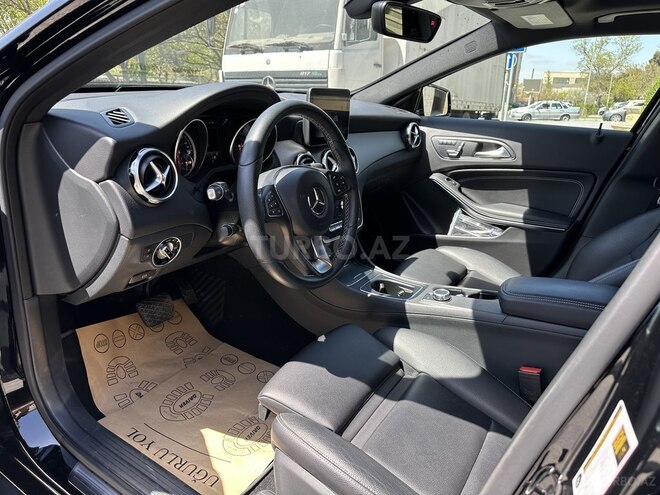 Mercedes GLA 250 2018, 27,000 km - 2.0 l - Bakı