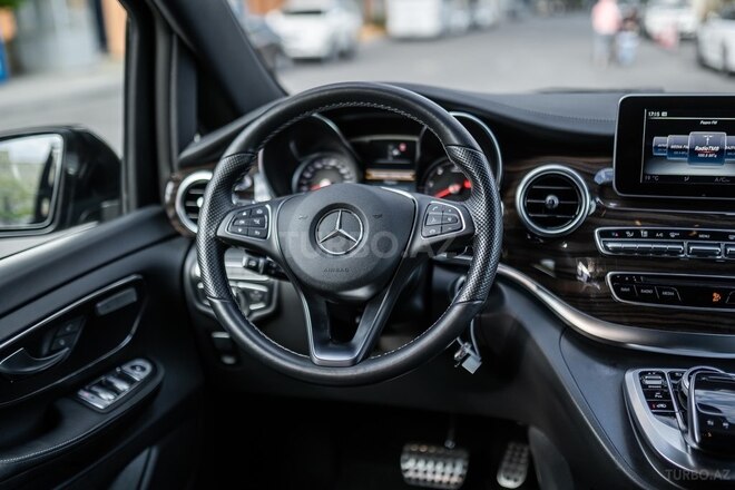 Mercedes V 220 2017, 10,800 km - 2.2 l - Bakı