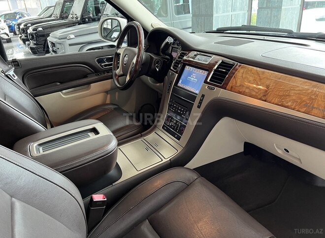Cadillac Escalade 2013, 117,300 km - 6.2 l - Bakı