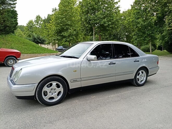 Mercedes E 240 1998, 413,355 km - 2.4 l - Bərdə