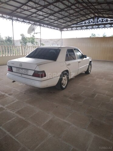 Mercedes E 220 1994, 352,265 km - 2.2 l - Salyan