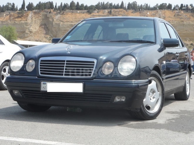 Mercedes E 220 2001, 192,000 km - 2.2 l - Bakı