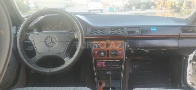 Mercedes E 250 1991, 256,485 km - 2.5 l - Sumqayıt