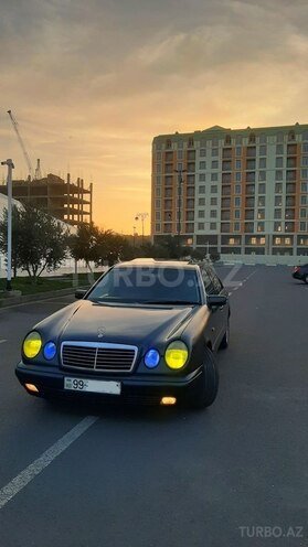 Mercedes E 220 1997, 460,000 km - 2.2 l - Sumqayıt