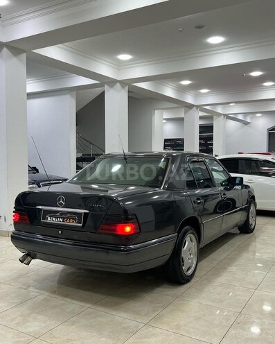 Mercedes E 280 1995, 266,000 km - 2.8 l - Bakı