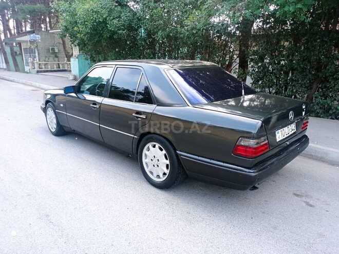 Mercedes E 220 1993, 360,000 km - 2.2 l - Xudat