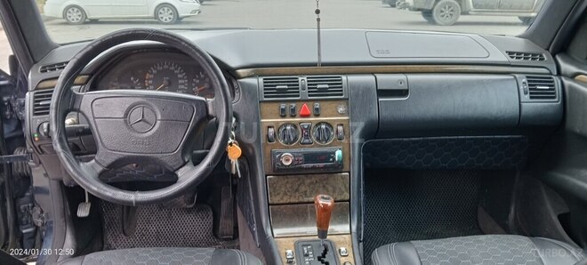 Mercedes E 230 1997, 113,654 km - 2.3 l - Bakı