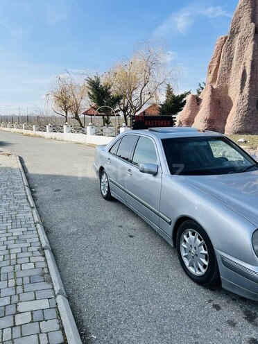 Mercedes E 240 1999, 321,000 km - 2.4 l - Xaçmaz