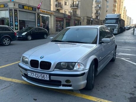 BMW 323 2000