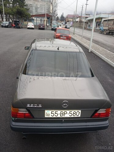 Mercedes E 230 1990, 100,000 km - 2.3 l - Şəki