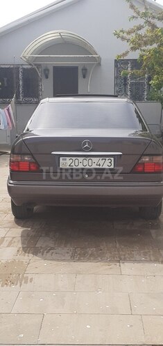 Mercedes E 220 1995, 351,000 km - 2.2 l - Bakı