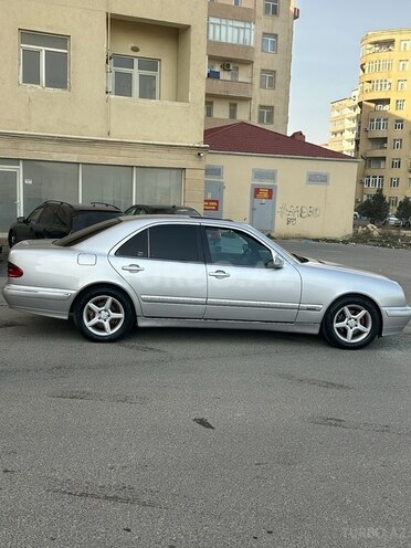Mercedes E 220 2001, 330,000 km - 2.2 l - Bakı
