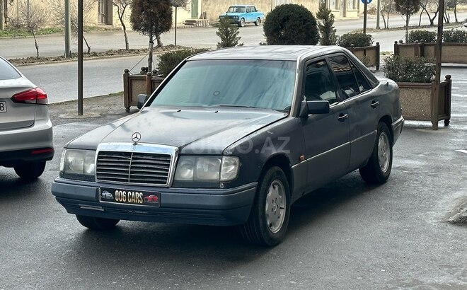 Mercedes E 220 1990, 205,000 km - 2.2 l - Sumqayıt