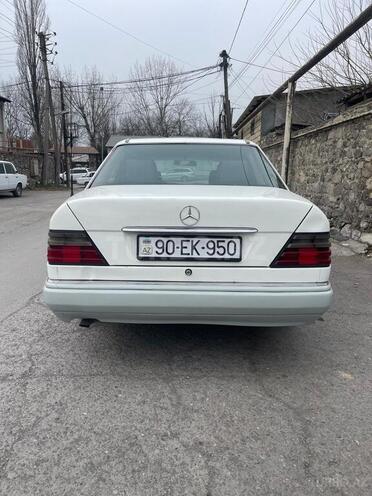 Mercedes E 250 1993, 457,000 km - 2.5 l - Şəki