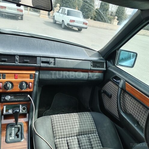 Mercedes E 200 1992, 317,922 km - 2.0 l - Bərdə