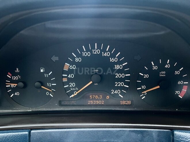 Mercedes E 240 1999, 253,000 km - 2.4 l - Bakı