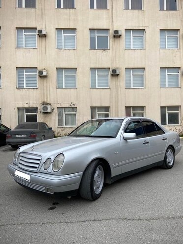 Mercedes E 240 1998, 320,000 km - 2.4 l - Bakı