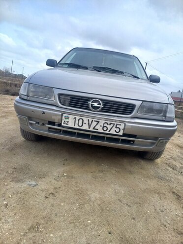 Opel Astra 1995, 450,650 km - 1.6 l - Salyan