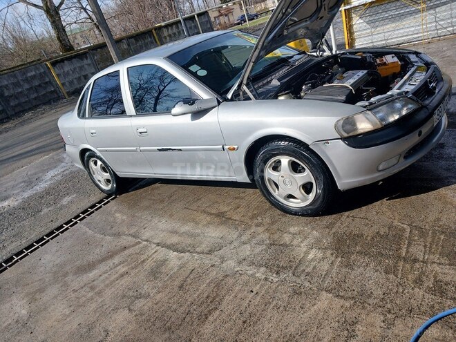 Opel Vectra 1997, 258,700 km - 1.8 l - Qəbələ
