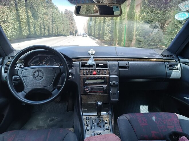 Mercedes E 240 1998, 299,230 km - 2.4 l - Bakı