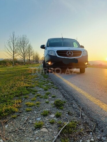 Mercedes  2015, 305,000 km - 1.5 l - Naxçıvan