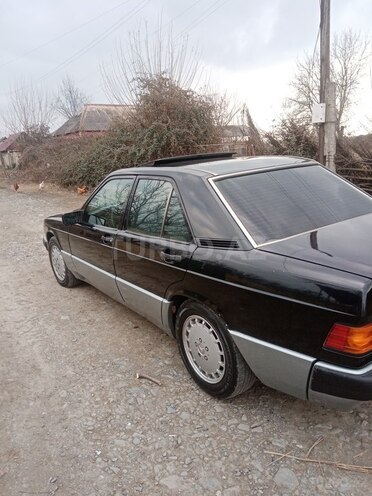 Mercedes 190 1991, 338,000 km - 2.3 l - Qax