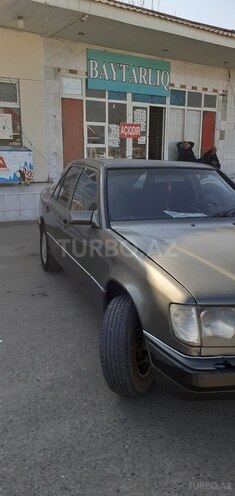 Mercedes E 260 1986, 667,741 km - 2.6 l - Sabirabad