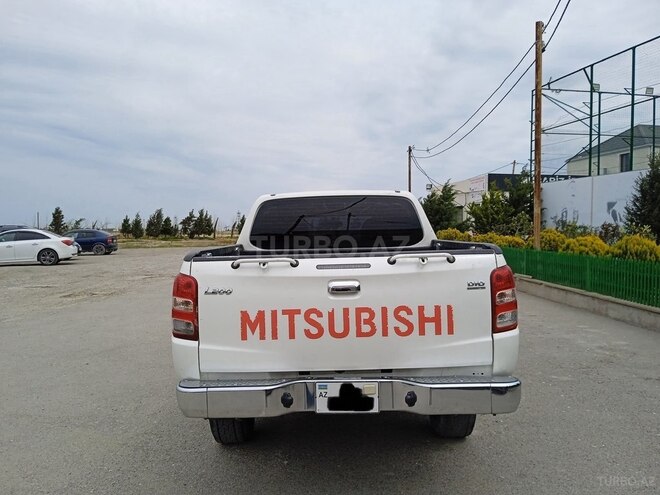 Mitsubishi L 200 2015, 163,700 km - 2.4 l - Bakı