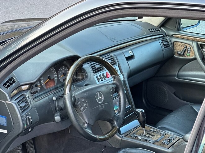 Mercedes E 320 2001, 405,000 km - 3.2 l - Şəki