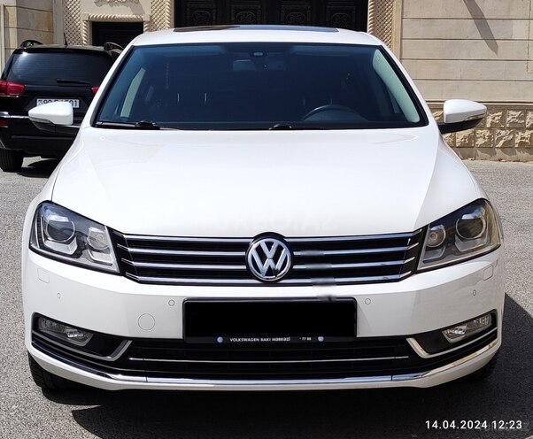 Volkswagen Passat 2014, 130,500 km - 1.8 l - Bakı