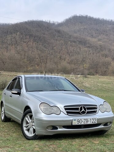 Mercedes C 200 2001, 299,500 km - 2.0 l - Qusar