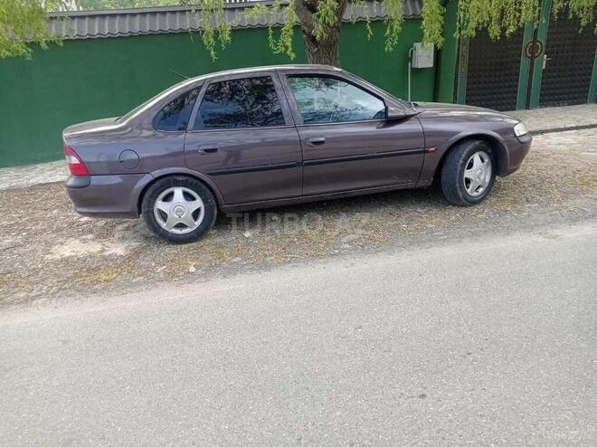 Opel Vectra 1997, 280,000 km - 1.6 l - Quba