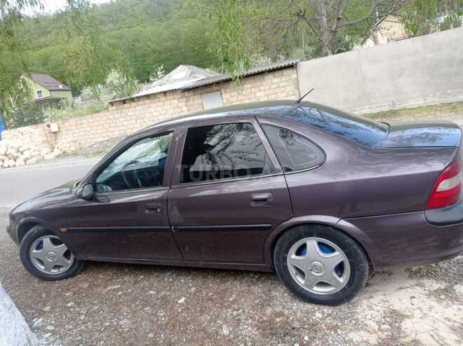 Opel Vectra 1997, 280,000 km - 1.6 l - Quba