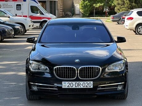 BMW 750 2011