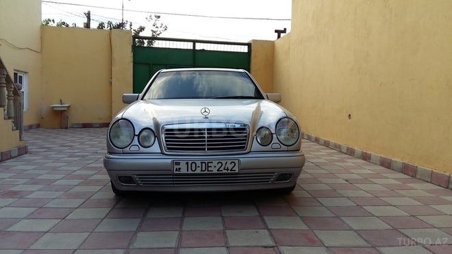 Mercedes E 240 1998, 270,000 km - 2.4 l - Sumqayıt