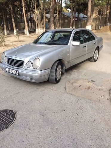 Mercedes E 230 1996, 2,467,000 km - 2.3 l - Sumqayıt