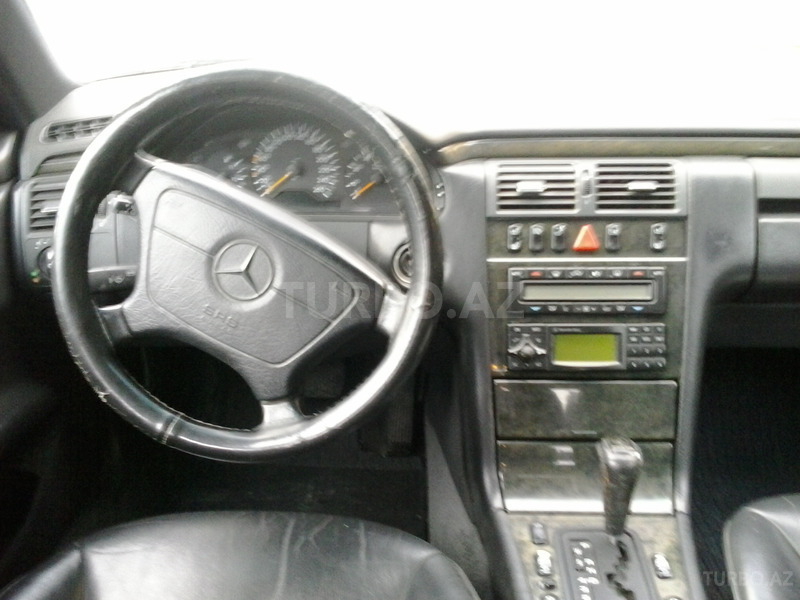 Mercedes E 320 1997, 220,000 km - 3.2 l - Bakı